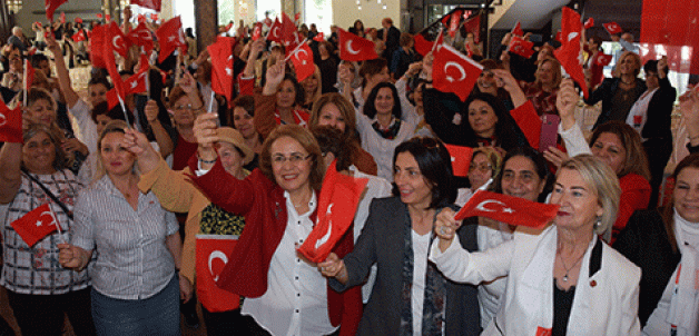 CHP’li Kadınlar’dan Cumhuriyet coşkusu