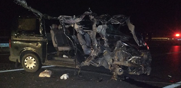 Karacabey’de trafik kazası: 2 ölü, 1 yaralı