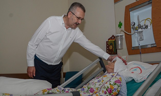 Özkan, Devlet Hastanesi’ni ziyaret etti
