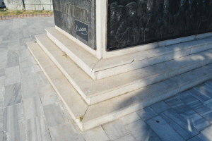 Atatürk-Anıtı-bakıma-muhtaç-4