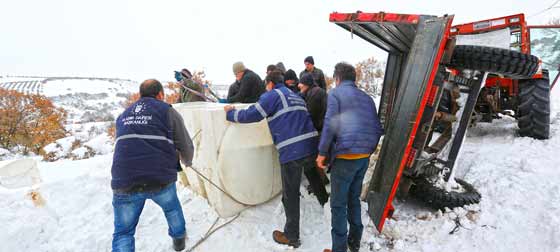 Karacabey Okçular ve Şahmelek Mahallesi’nde karla mücadele