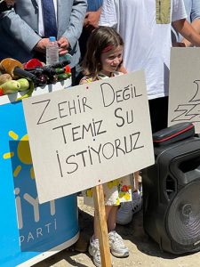 NİLÜFER-ZEHİR-AKIYOR-2