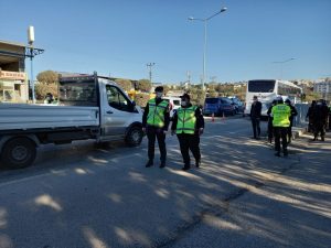 Bİ HAREKETİNE BAKAR-3