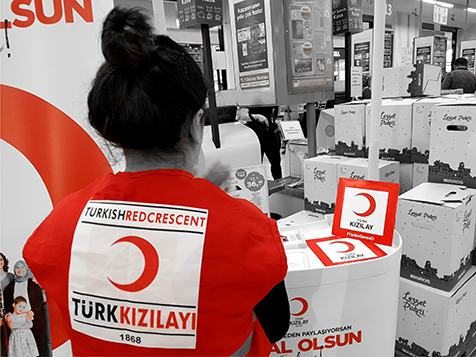 Kızılay’ın-bağış-stantlarına-büyük-ilgi-2
