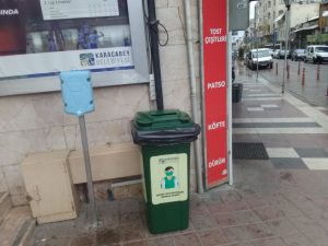 Kullanılmış maske ve eldivenleri-4